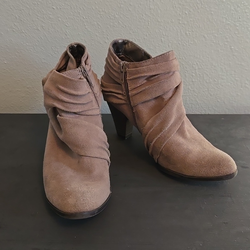 Andrew Geller Taupe Ankle Boots size 6.5